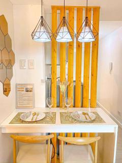 Chic and Cozy Studio Luxury Condo Suite Azure SF - 6