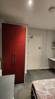 3 Bed home - Central Location - Ideal long stay - 8