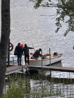 Åretrunt stuga med fiskebåt - - 9