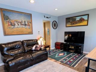 FairWestern, 5 bedrooms, 2 baths, sleeps 11 - 0