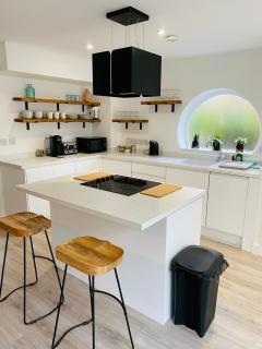 Cosy 2 bedroom cottage with parking - Bickley - 3