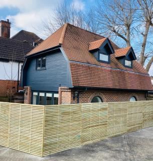 Cosy 2 bedroom cottage with parking - Bickley - 2