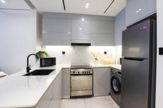 Stylish 1BR in Binghatti Canal, Business Bay - 5