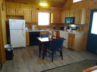 Urban Escape - 1BR King Cabin - 7