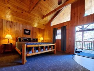Urban Escape - 1BR King Cabin - 3