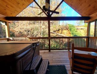 Urban Escape - 1BR King Cabin - 9