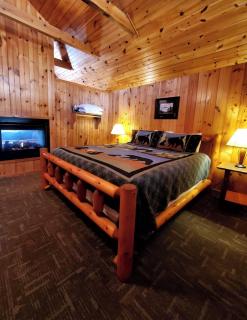Urban Escape - 1BR King Cabin - 2
