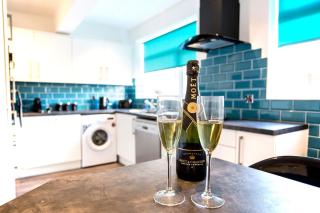 Halford House 3 Bed Town Centre Home from Home with Parking for 2 cars Prime Location Tamworth - Tamworth - 8