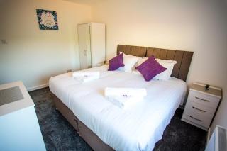 Halford House 3 Bed Town Centre Home from Home with Parking for 2 cars Prime Location Tamworth - 2
