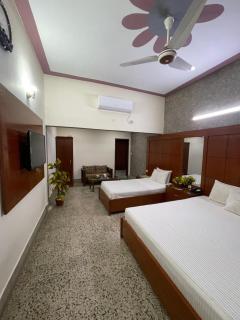 Rehaish Inn Guest House - Karachi - 8
