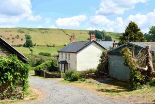 Onnen Fawr Farmhouse - 9