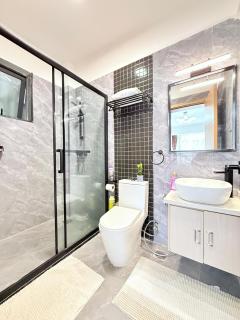 Executive elegantly fully furnished two bedroom apartment with swimming pool,fully equipped gym, child play area ,close proximity to major shopping malls ,financial institutions, conference centres with beautiful breath-taking city views - 5