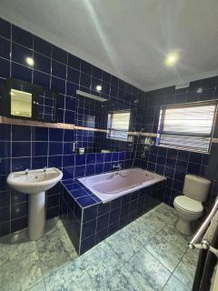 Luxurious Family Home 2 - 8