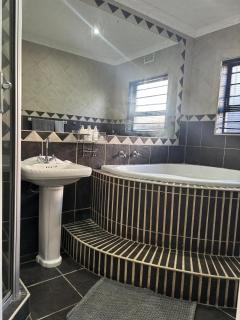 Luxurious Family Home 2 - 9