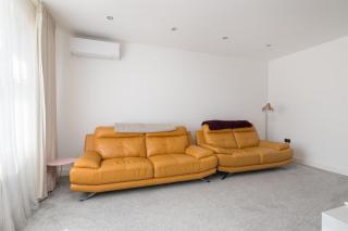 Stylish 4-Bed Home in Central Wellingborough - 1