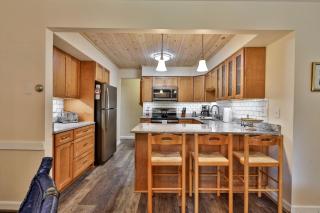 Private Killington Home with Indoor Hot Tub and 2 Living Rooms - 3