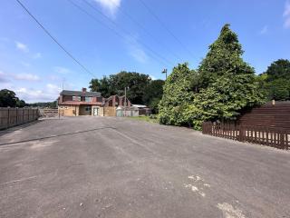 The 3 Squirrels Inn 8 bedrooms 10 beds - 6