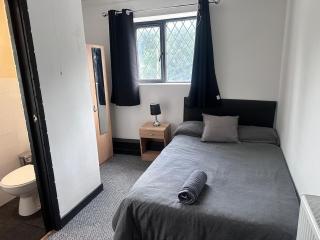 The 3 Squirrels Inn 8 bedrooms 10 beds - 2