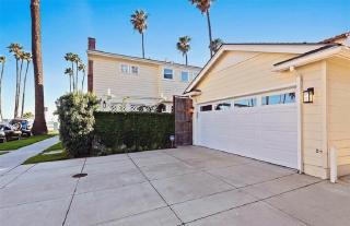 Historic Three-Bedroom Coastal Home with Expansive - 0