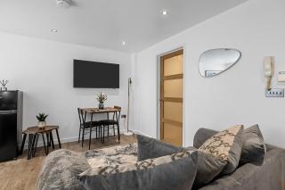 1 Bed Stylish Central Apartment - Barbican Plymouth - 8