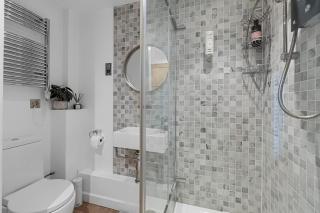 1 Bed Stylish Central Apartment - Barbican Plymouth - 3