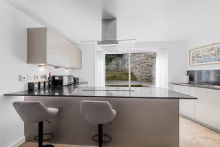 1 Bed Stylish Central Apartment - Barbican Plymouth - 1
