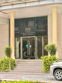 Newport Luxe Stay Condo - 4