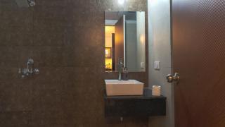 Jacuzzi Golden Aura Suite with Private - Ghaziabad - 3