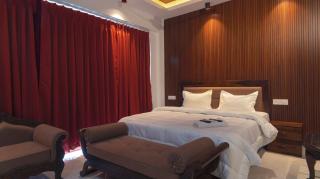 Jacuzzi Golden Aura Suite with Private - 1