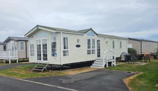 Hampton's Retreat, Haven Church Farm - Pagham - 0