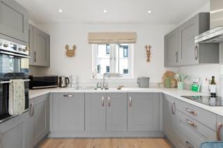 Modern Home in Dartmouth Private Parking & Garden - 9