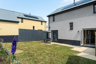 Modern Home in Dartmouth Private Parking & Garden - 6