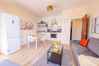 Spacious Modern & High Ceiling One Bedroom Apartment - Cardiff - 3