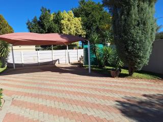 Chic and Secure Phakalane Stay - Gaborone - 9