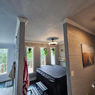 Sugarloaf Chalet - - 2