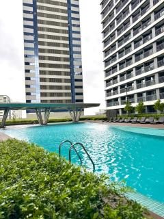 Newly-furnished 1BR with Balcony near MRT Mandaluyong - 4