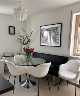 Martin House with Garden 12 pers, suburb, quiet - 0