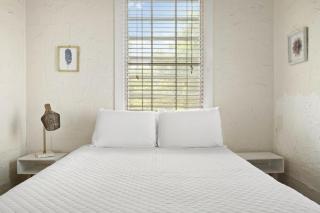 Multi-unit beachside complex for up to 12 guests - 2
