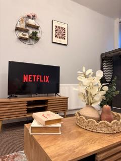 Comfortable Studio - Oldham Centre - Free Parking - Easy Manchester Access - 6