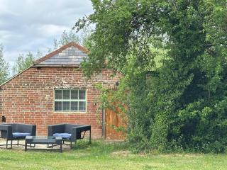 Tranquil detached barns in Sherborne St John - 9