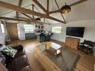 Tranquil detached barns in Sherborne St John - 1