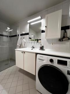 Large and airy penthouse, including parking! - 6