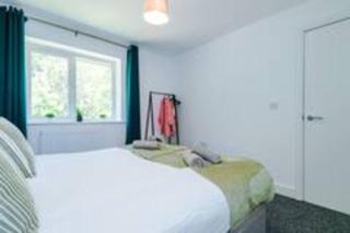 Stylish Four Bedroom House in St Helens by Eason Stays, Ideal for Weekend Getaways & Business Travellers - with Free parking! - 5