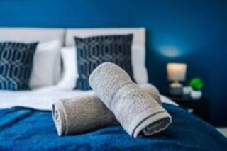 4 BDR House By Eason Stays Short Lets & Serviced Accommodation St Helens With Free Parking - 1