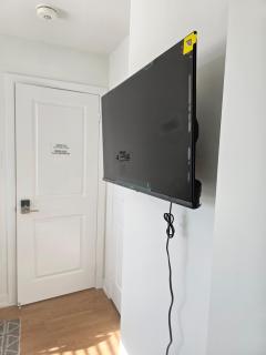 Private Room M A P L E with Attached Full Bathroom in Toronto, ON, Canada - Toronto - 7