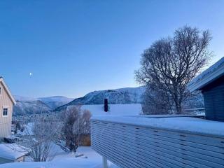 Spacious house - Free parking - King beds - 5