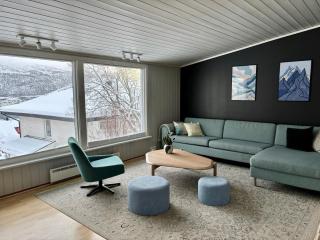 Spacious house - Free parking - King beds - 4