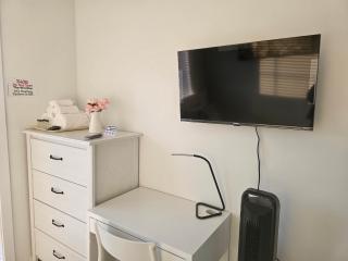 PINE Private Room with 2-Shared Bathrooms in Toronto, ON, Canada - 8