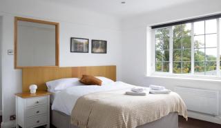 One-Bedroom flat in Cheam Village - 9