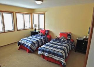 Spacious Five-Bedroom Coastal Estate with Private - 7